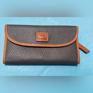 Dooney & Bourke wallet